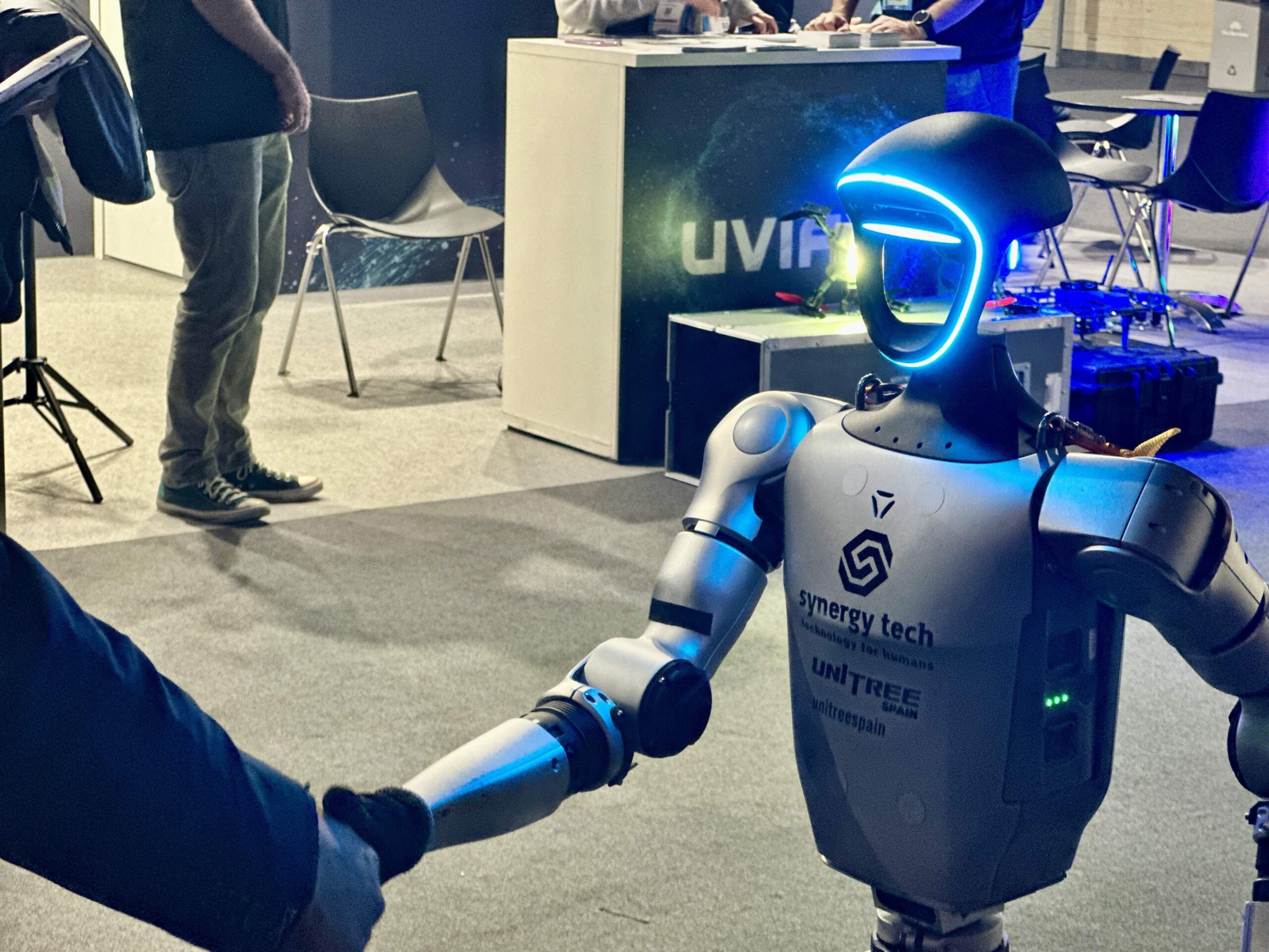 Els robots generen sorpresa a l’ISE: “Em passejo amb ell per Barcelona”