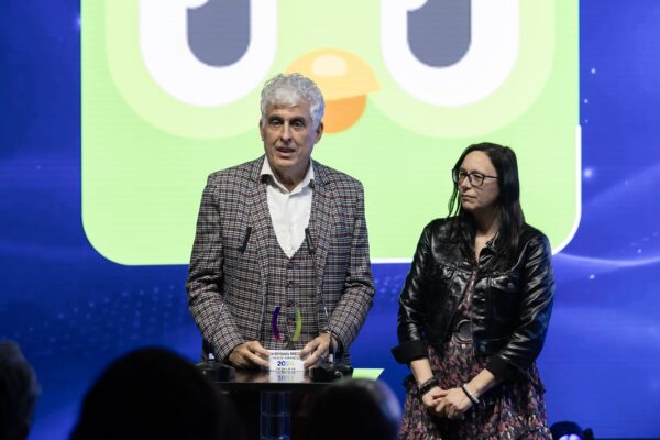 José Antonio Donaire recoge el premio a Mejor Proyecto Educativo.