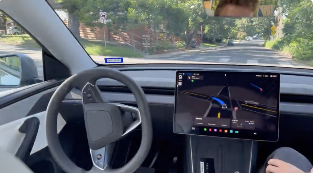 Sense conductor, però no sense humans: el debut mesurat del Robotaxi de Tesla